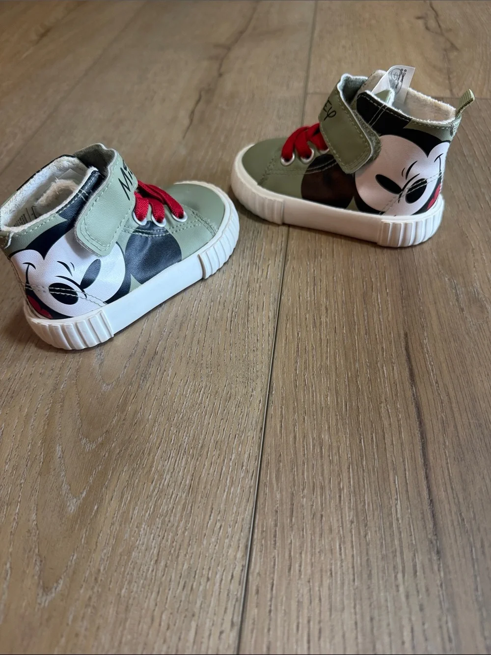 H&M high top Mickey sneakers|Size 4-5C
